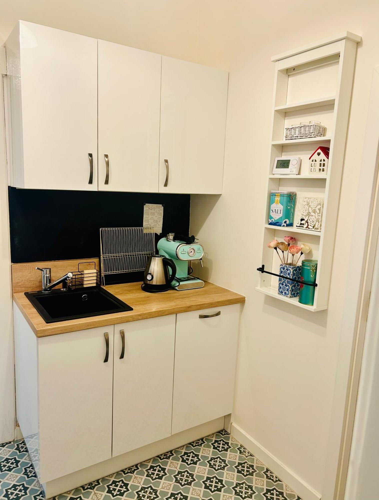 Moderni Apartman Na Hluboke V Praze - Idealni Pro 4 Prague Exterior photo